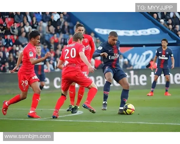 根本哈根与斯拉维亚的激烈对决揭示足球战术与团队协作的重要性