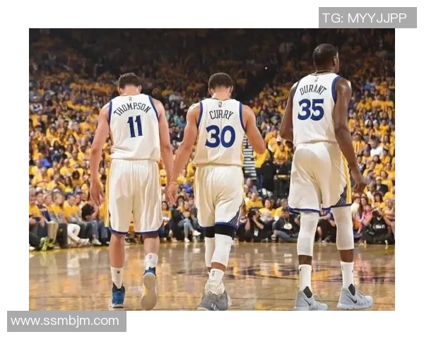 勇士与骑士激战1月16日NBA赛场再现经典对决引发球迷热议 勇士与骑士激战1月16日NBA赛场再现经典对决引发球迷热议